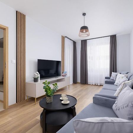Osiedle Avia Harmonious Apartment With Balcony & Parking Cracow By Renters Prestige Krakkó Kültér fotó