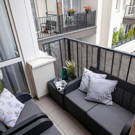 Osiedle Avia Harmonious Apartment With Balcony & Parking Cracow By Renters Prestige Krakkó Kültér fotó