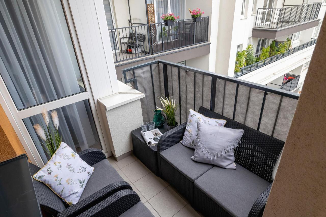 Osiedle Avia Harmonious Apartment With Balcony & Parking Cracow By Renters Prestige Krakkó Kültér fotó