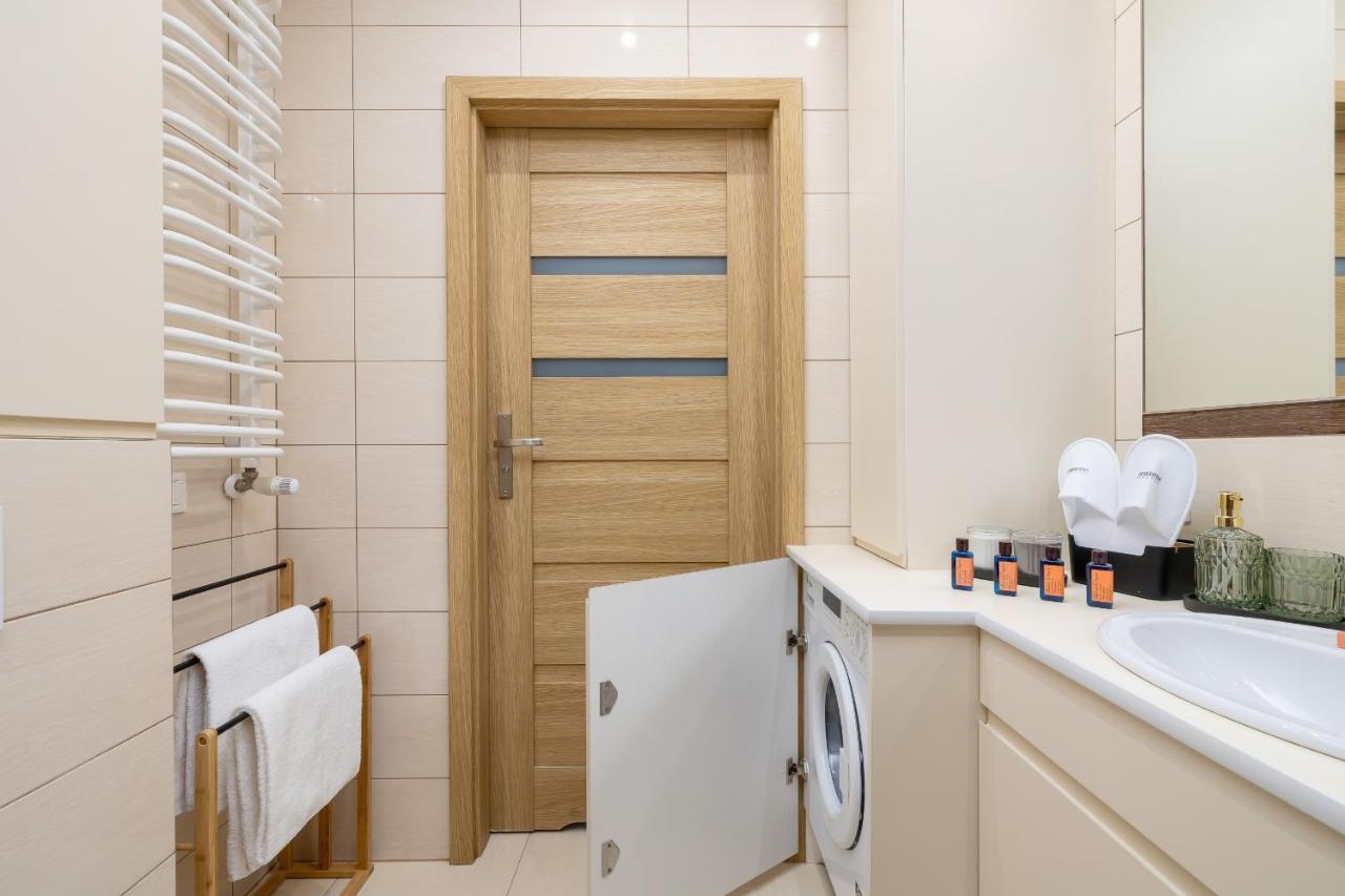 Osiedle Avia Harmonious Apartment With Balcony & Parking Cracow By Renters Prestige Krakkó Kültér fotó